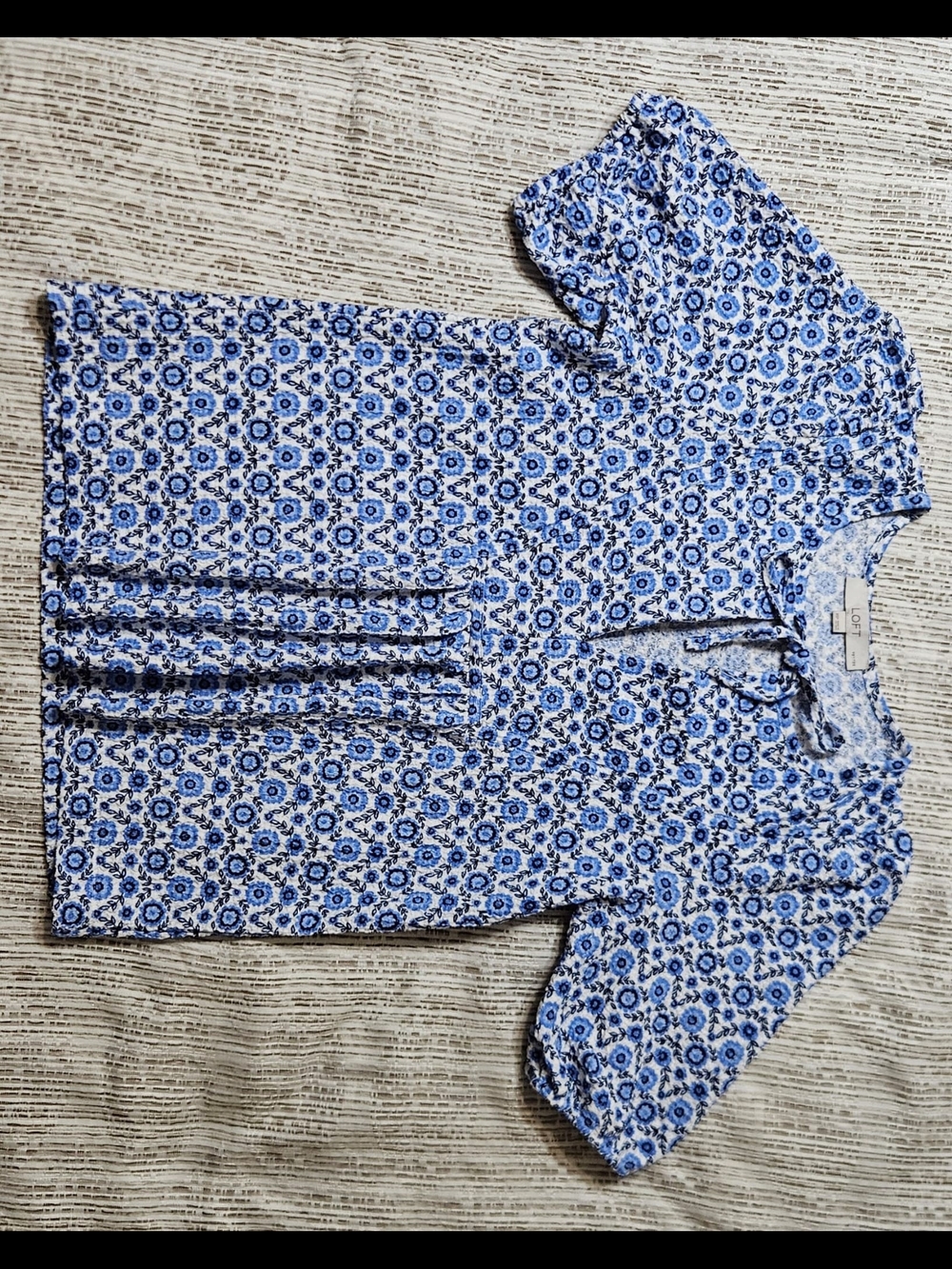 LOFT Blue and White Floral Short Sleeve Blouse